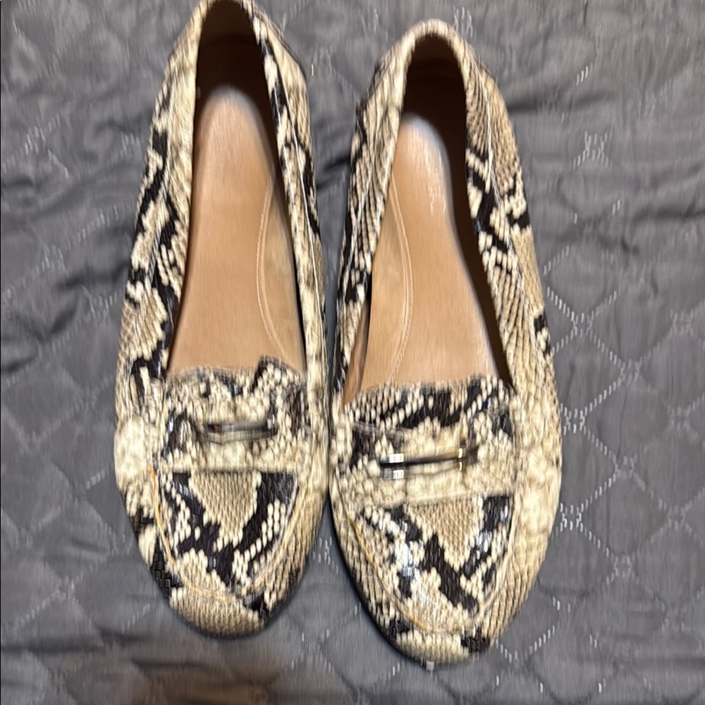 Vionic Cream and Black Loafers with Snakeskin Pattern
